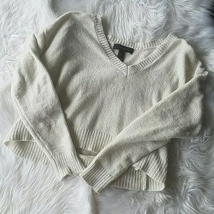 V-Neck Chenille Cropped Sweater 💡
